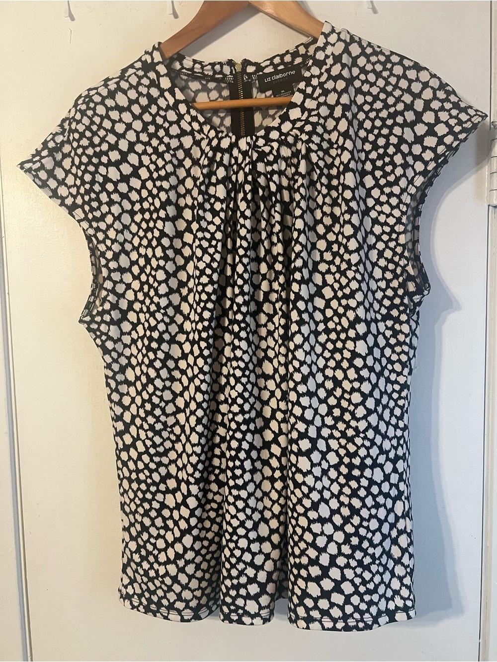Liz Claiborne Black and White Cap Sleeve Printed Top